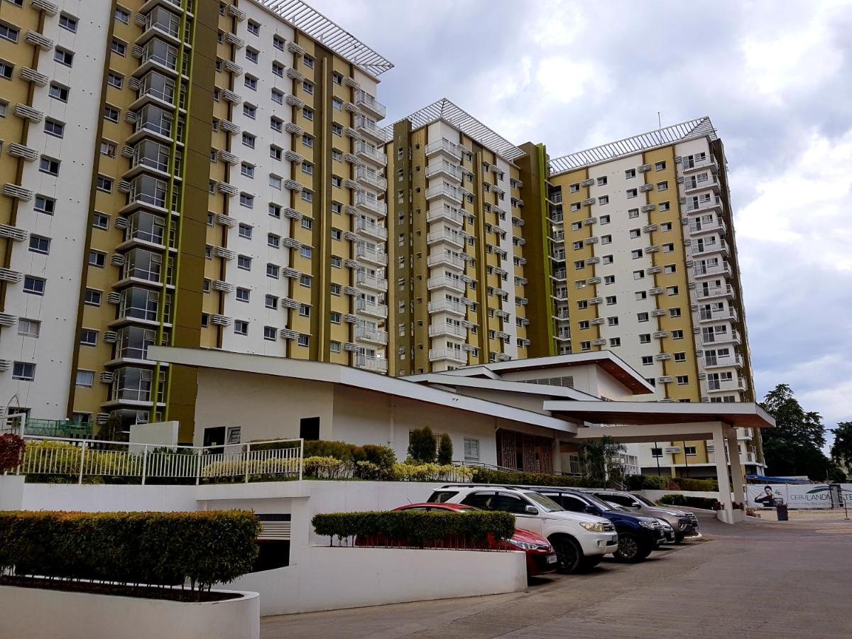 Keys 'N Places Holiday Rentals At Mesaverte Condo Cagayan de Oro Kültér fotó